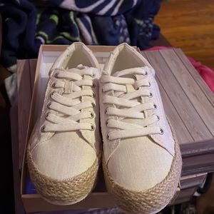 Very G size 8.5 white never worn